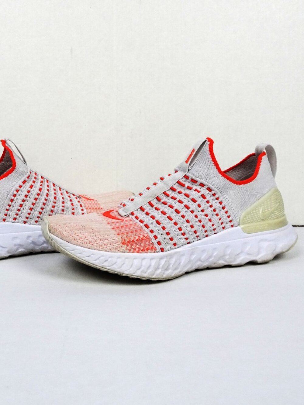 Nike React Phantom Run Flyknit 2 Sneakers Women’s 9.5 41 Athletic Shoes Orange